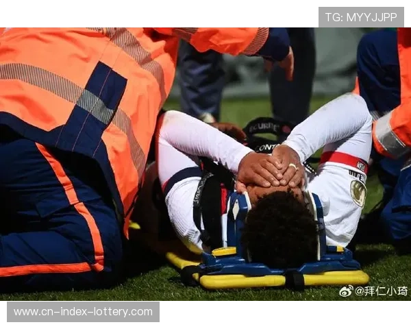 拜仁戴维斯腿筋受伤,预计缺阵三周影响欧冠布局 拜仁戴维斯腿筋受伤,预计缺阵三周影响欧冠布局